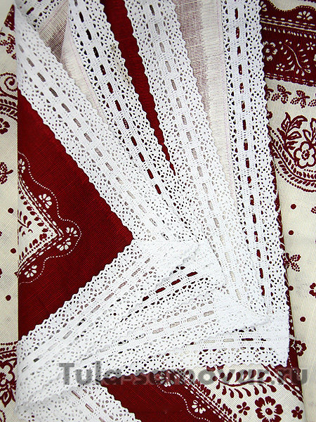 Скатерть бордовая с кружевами, 150х200