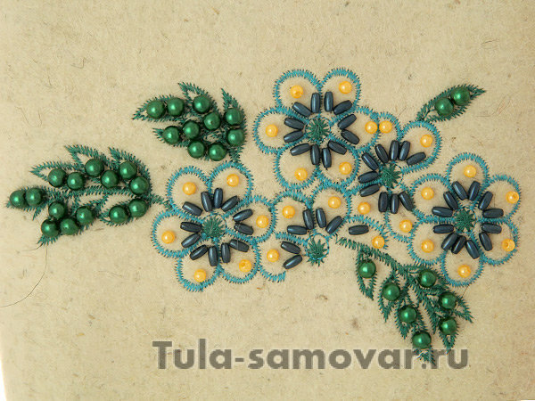 Женские валенки белые с вышивкой и отделкой артикул 220ВО-12