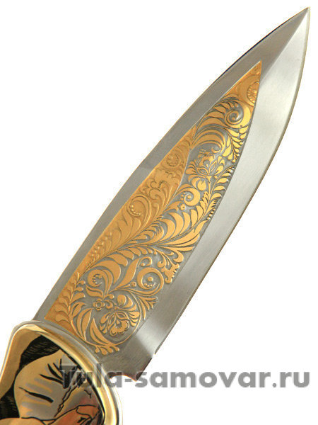 Нож складной с кнопкой гравюра Златоуст "Волки, деревня" в футляре